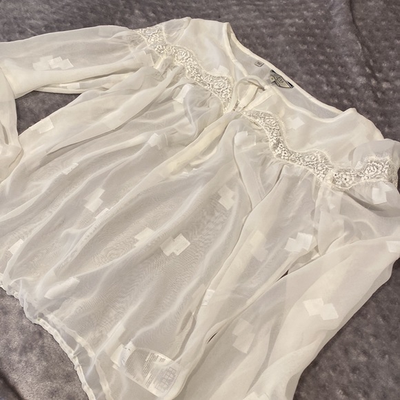 Guess Los Angeles Imprinted sheer Size Small Wrist Front Strings - Picture 13 of 13